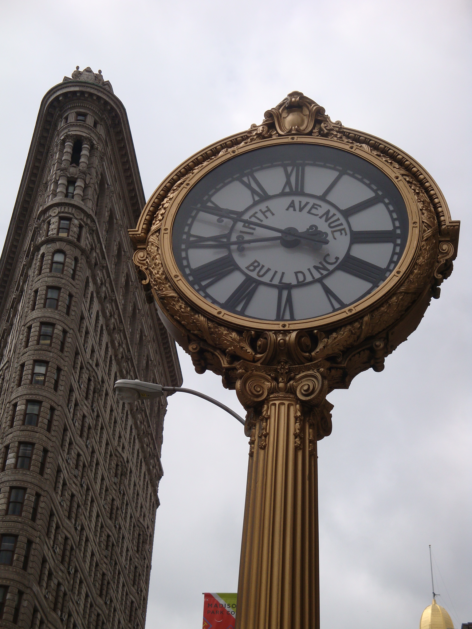 Самый большой часов в мире. Башенные часы. Часы на здании. Здание с часами. Большие часы.